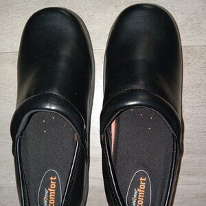 NEW Women's Shoes, Safe T step comfort, Size 5.5W, Oil & Slip Resistant